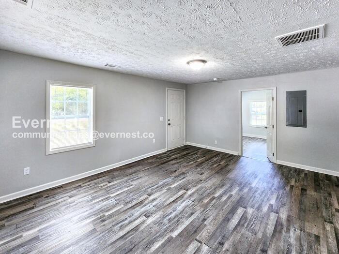 306 Walker Dr - Photo 3 of 17