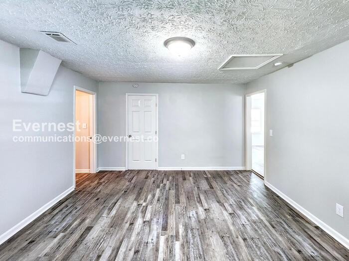 306 Walker Dr - Photo 6 of 17