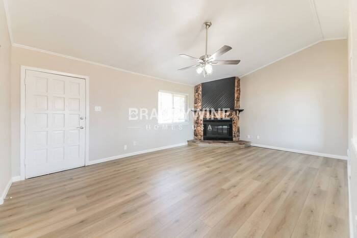 5010 Collingwood Dr - Photo 3 of 24