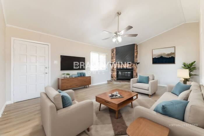 5010 Collingwood Dr - Photo 4 of 24