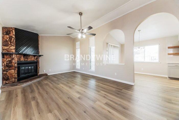 5010 Collingwood Dr - Photo 5 of 24