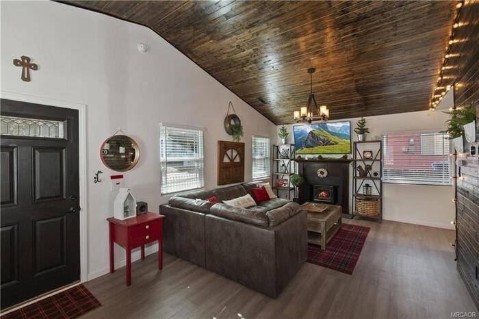 44634 Barton Ln - Photo 3 of 26