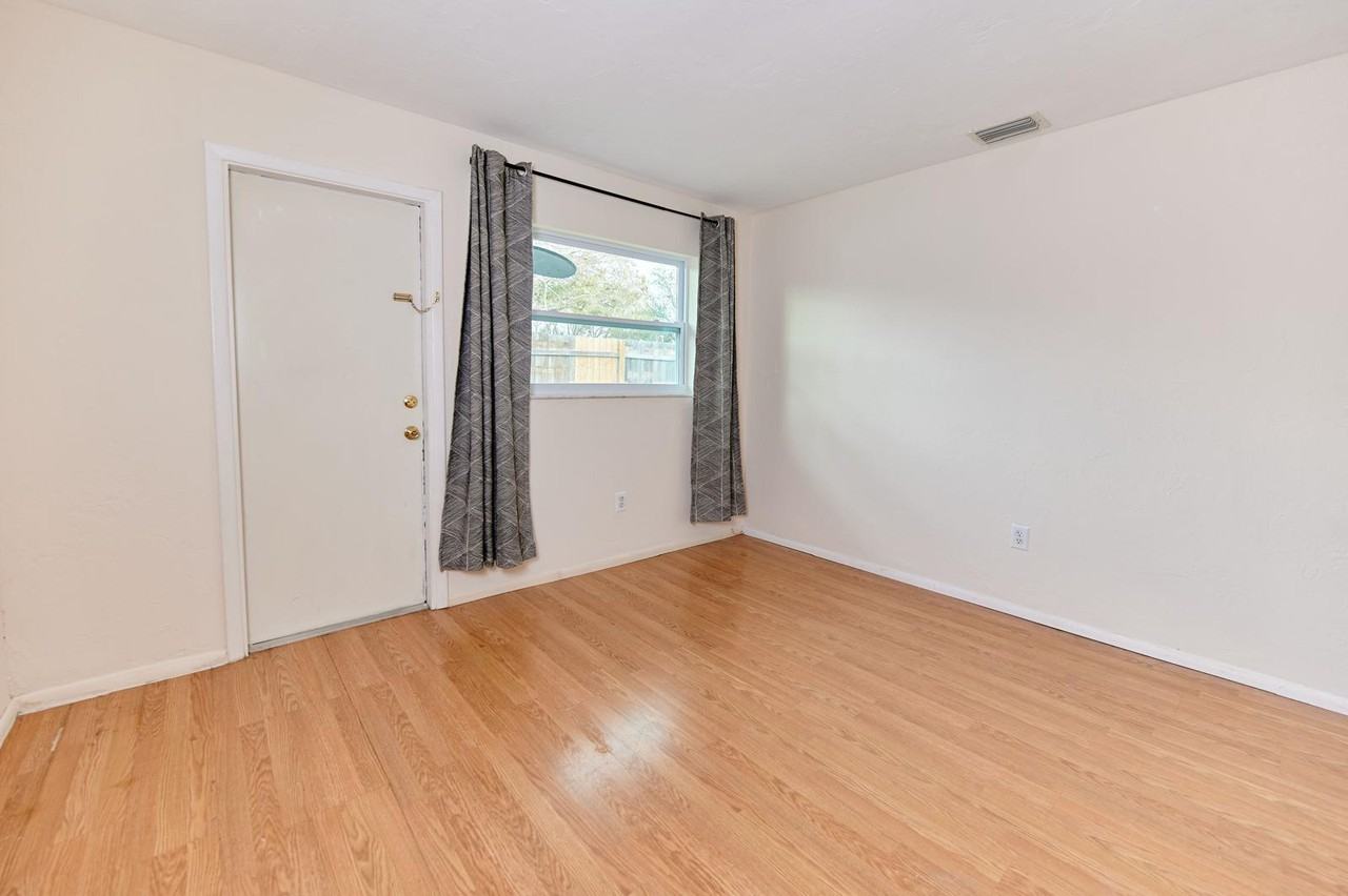 4444 Swift Rd #9 - Photo 6 of 8