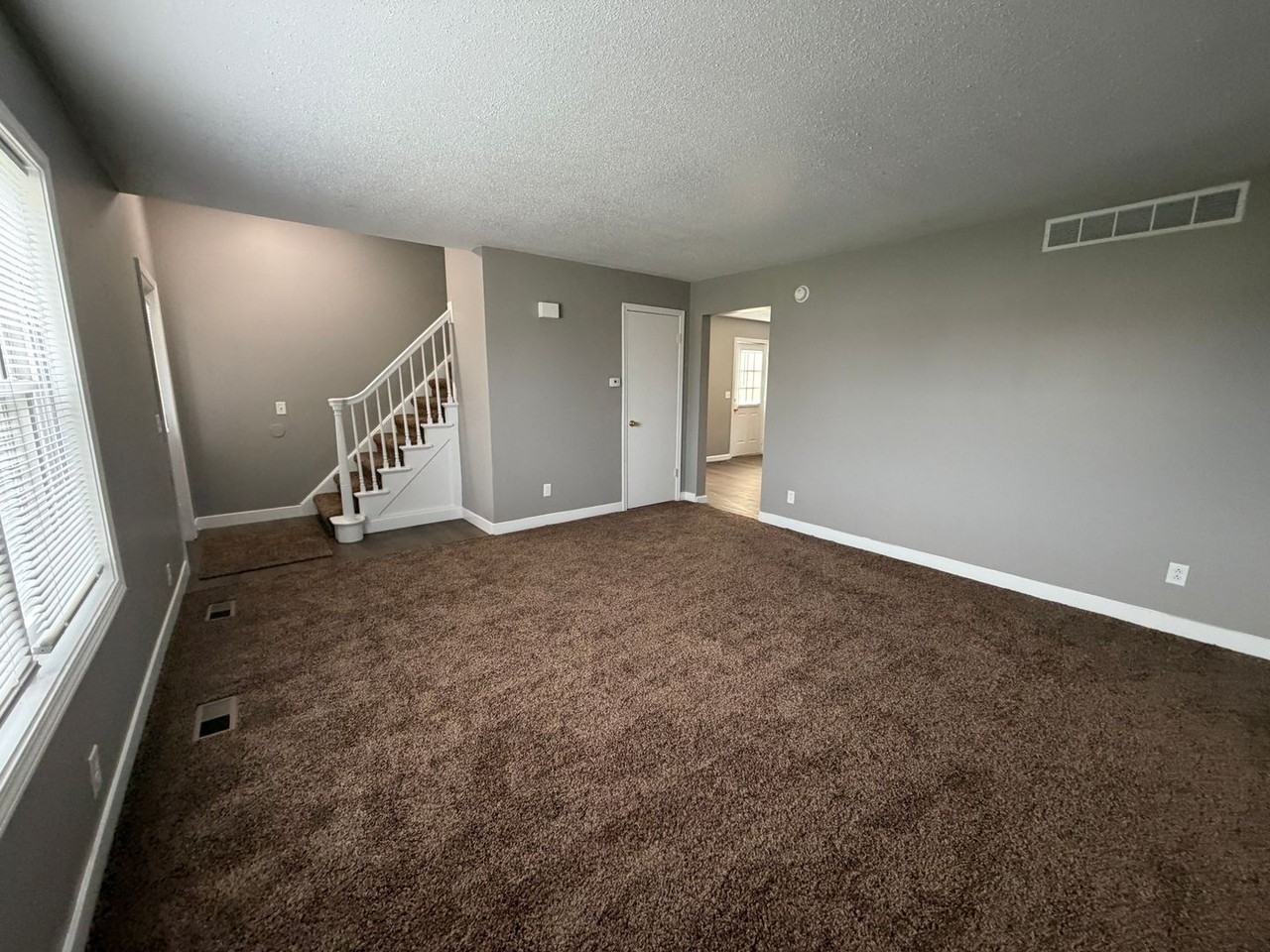 420 E Dewald St - Photo 2 of 8