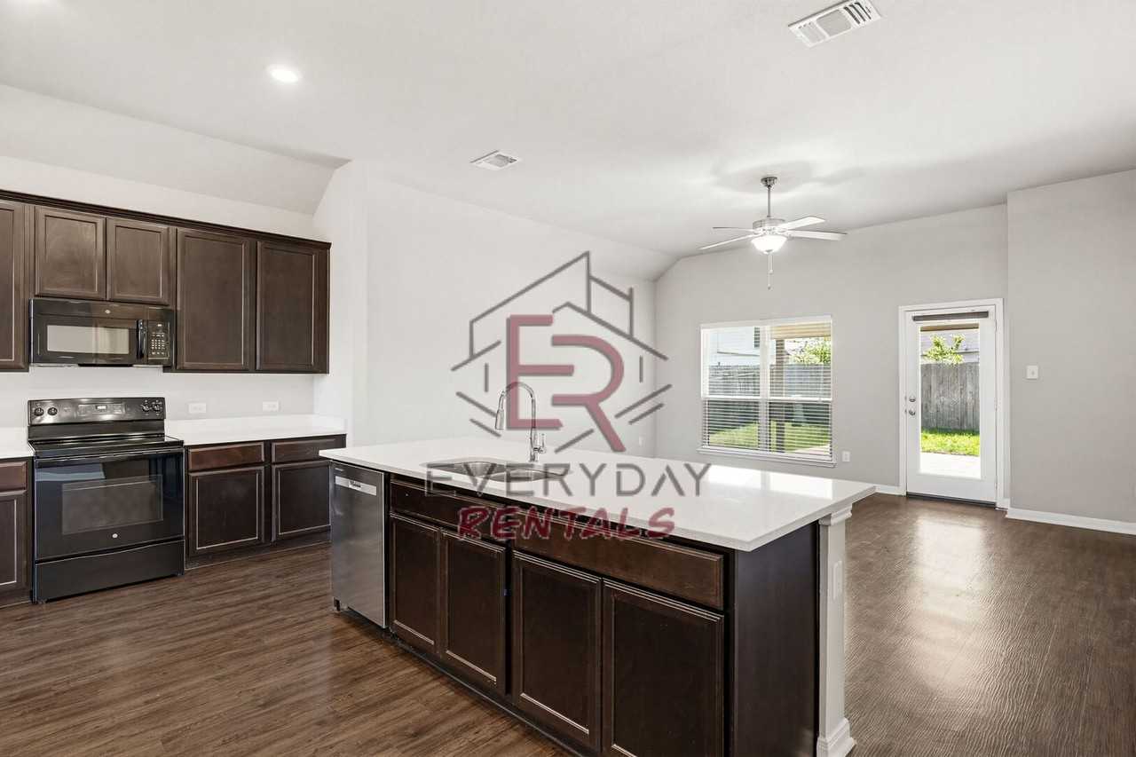 3214 Shawlands Rd - Photo 5 of 16