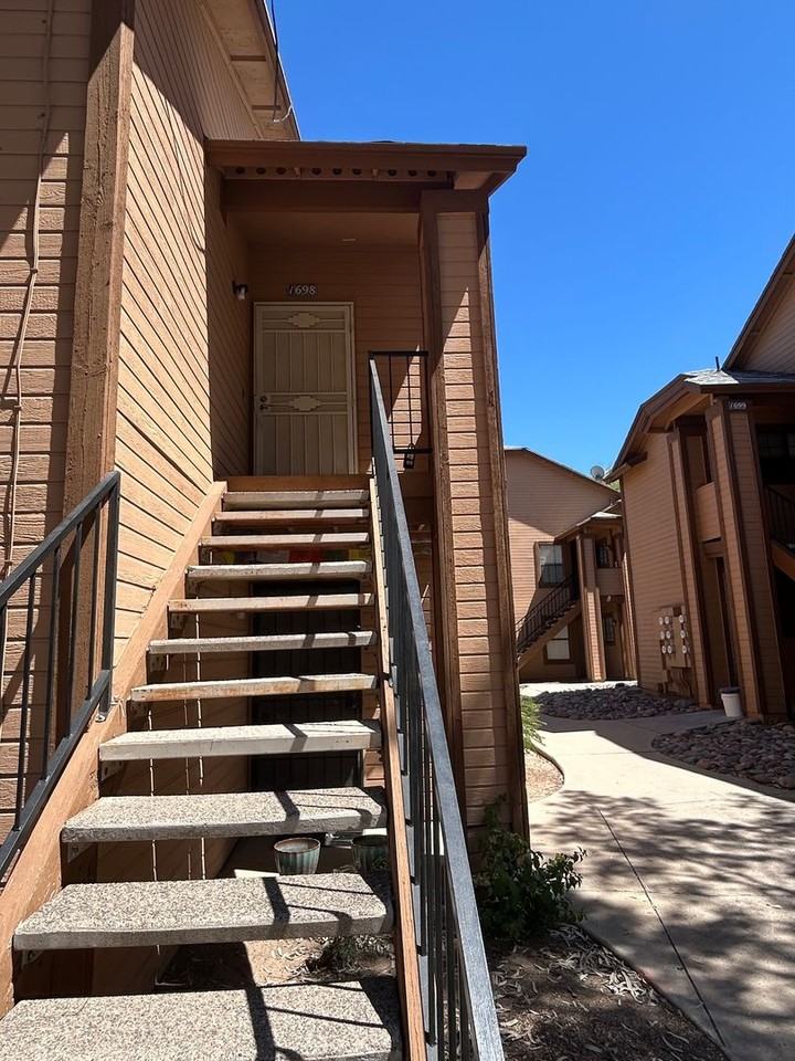 1698 W Wood Bridge Ct