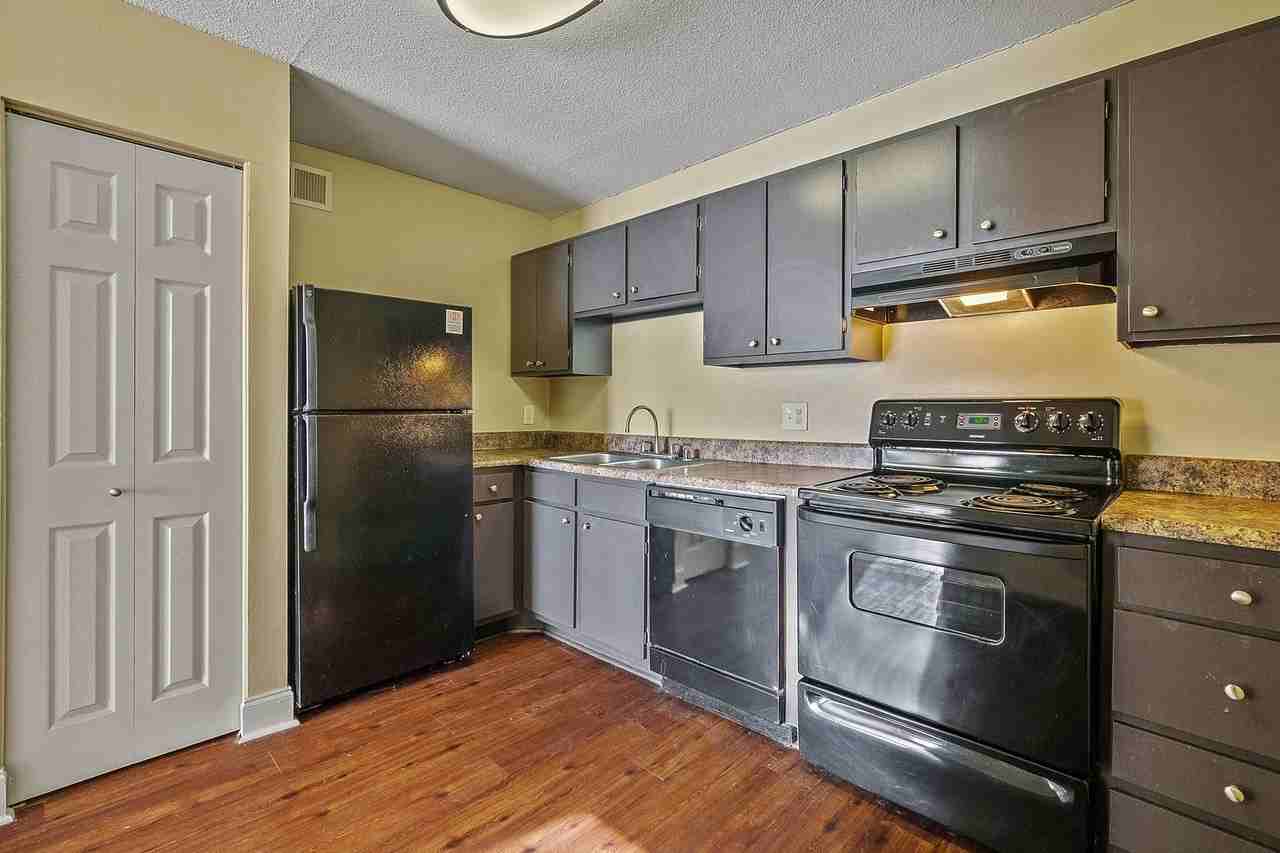 5th Avenue Apartments - Photo 2 of 28