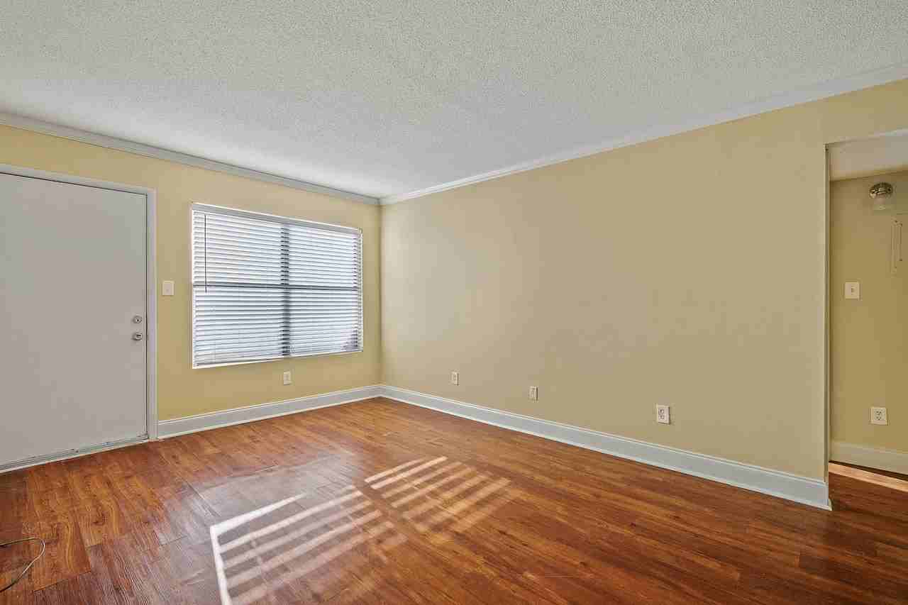 5th Avenue Apartments - Photo 4 of 28