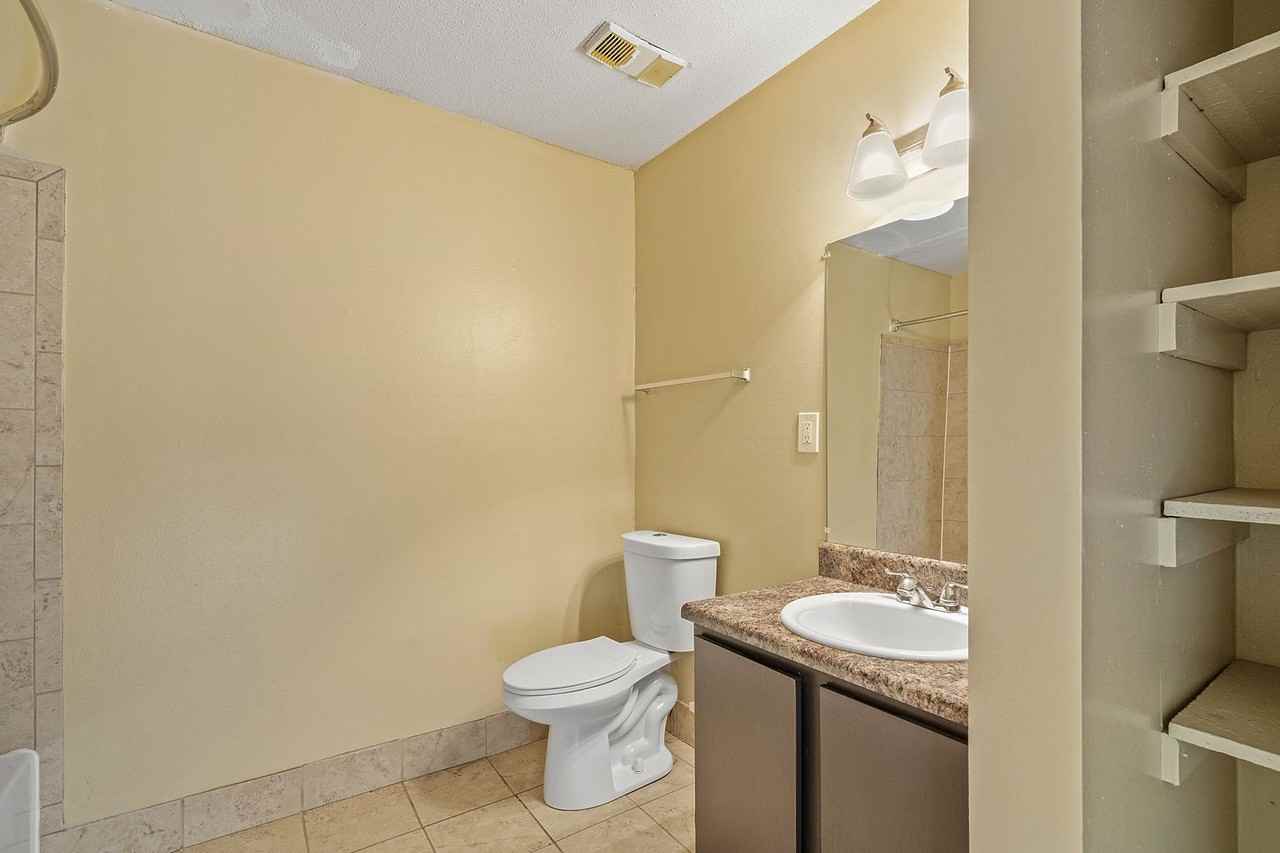 5th Avenue Apartments - Photo 6 of 28