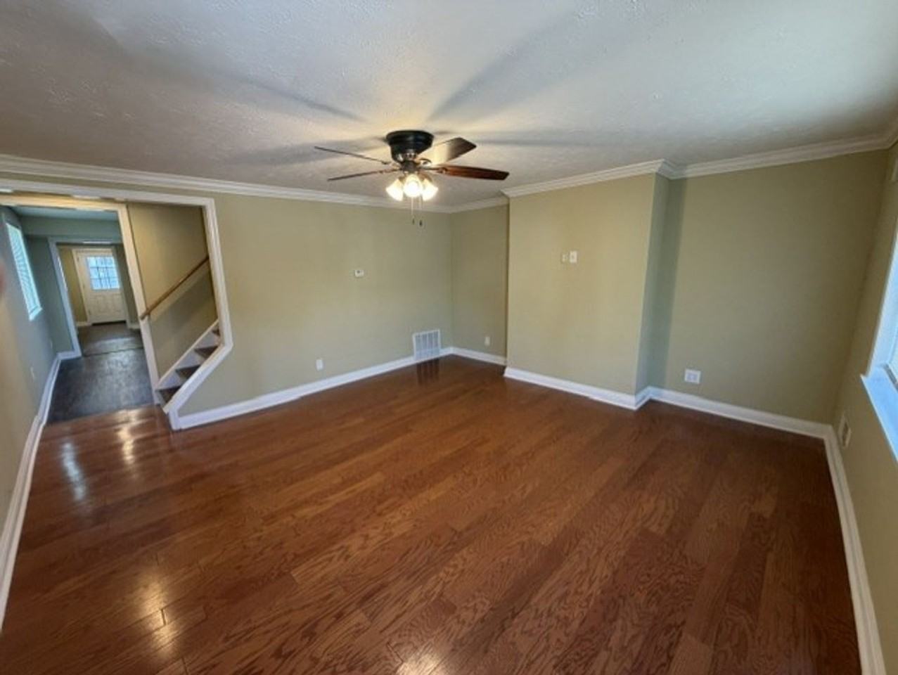 513 S 2nd Ave - Photo 4 of 31