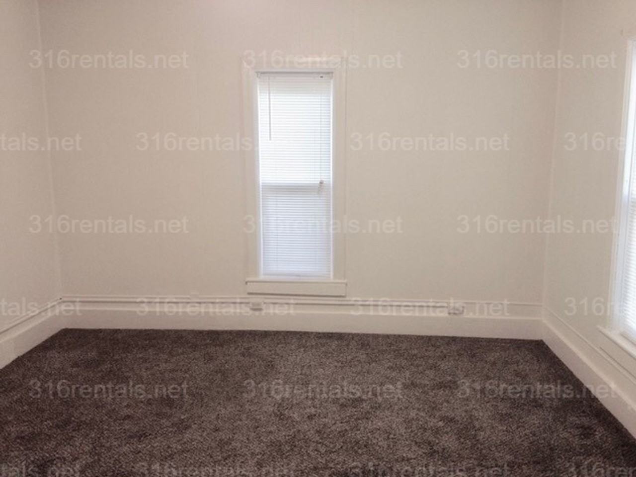 303 Allison St - Photo 4 of 10