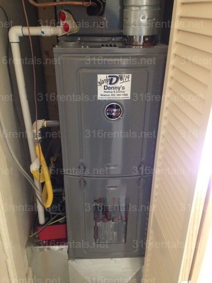 303 Allison St - Photo 5 of 10