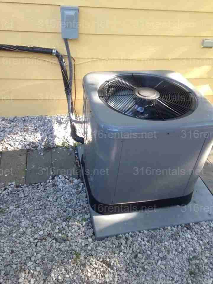 303 Allison St - Photo 6 of 10