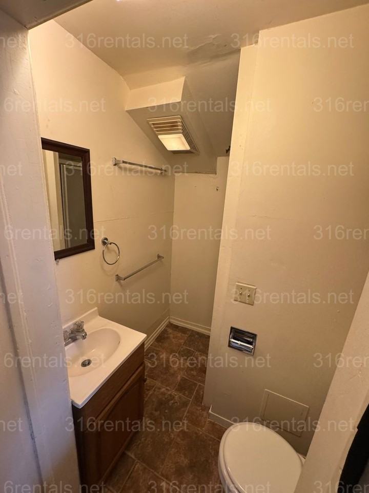 303 Allison St - Photo 7 of 10