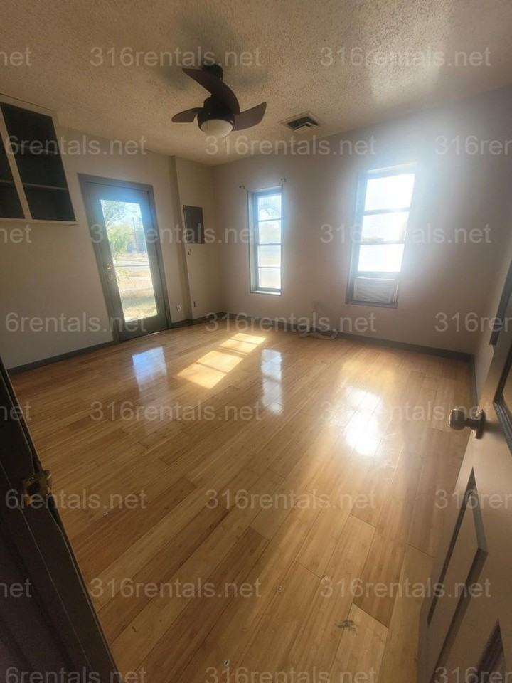 508 E 8th St - Photo 2 of 8