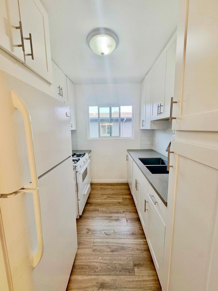 642 N. Hayworth Ave. - Photo 4 of 9