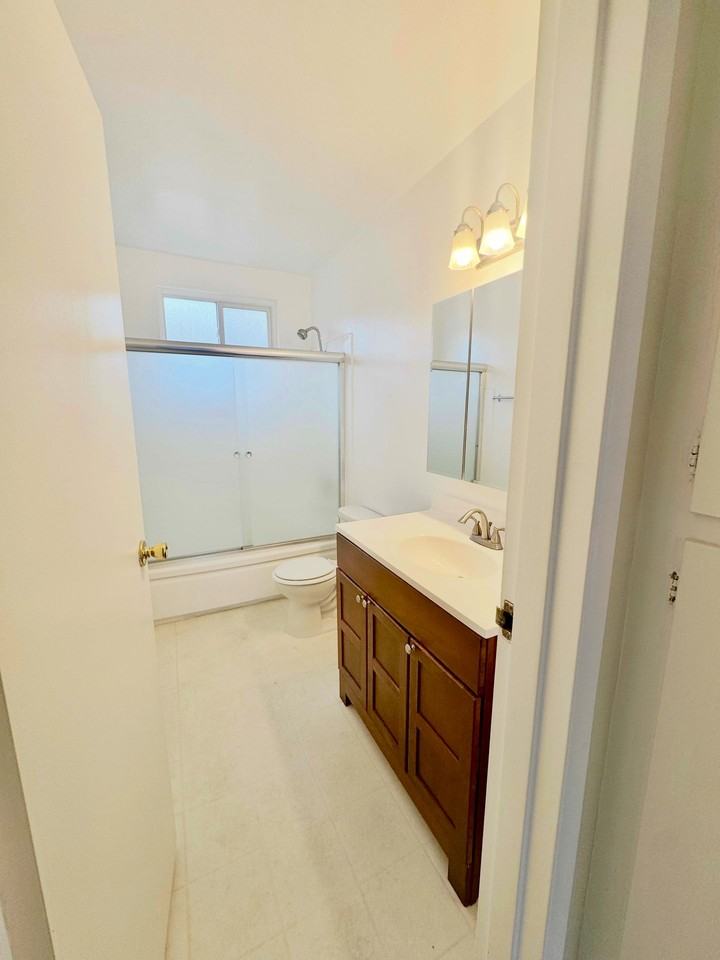 642 N. Hayworth Ave. - Photo 5 of 9