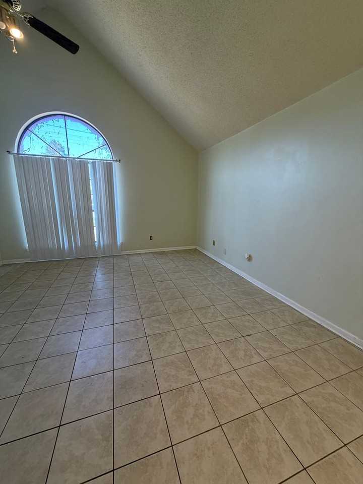 911 Black Willow Dr - Photo 2 of 27