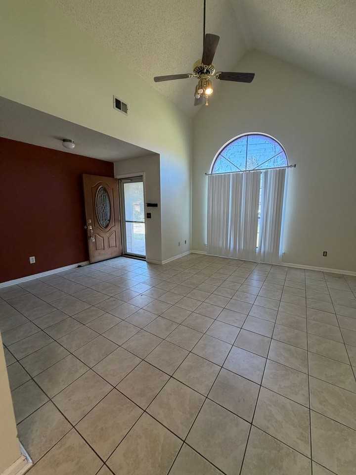 911 Black Willow Dr - Photo 3 of 27