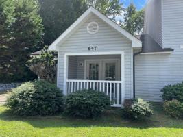 featured image of 647 W Presnell St