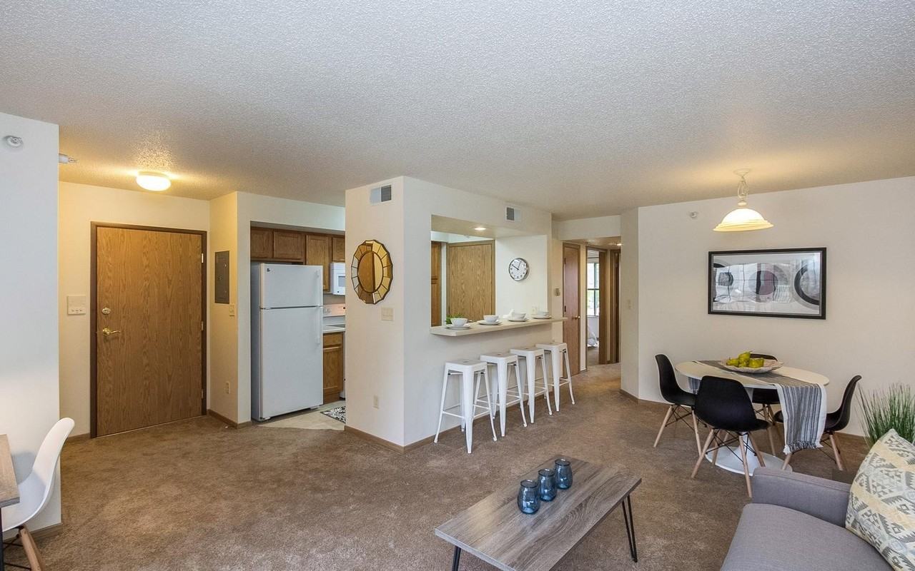 1079 W Benton St - Photo 5 of 17