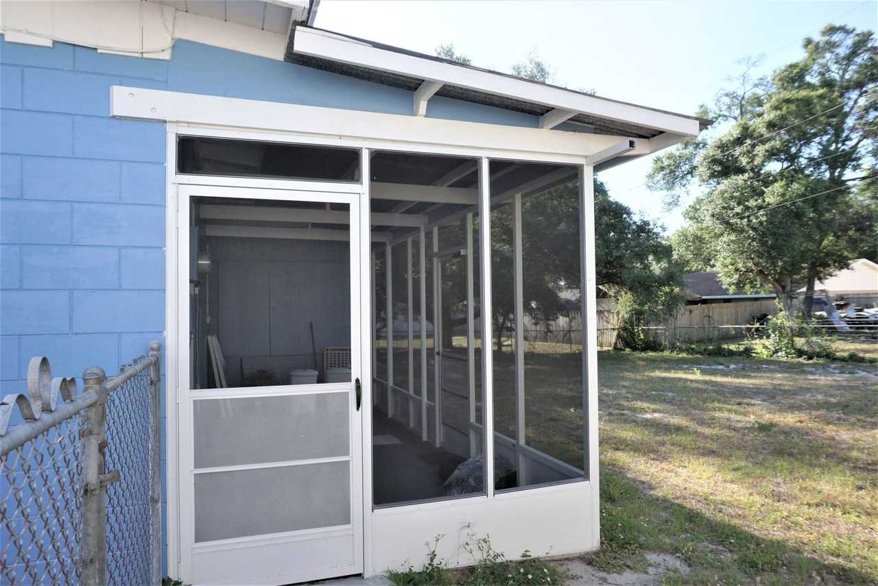 850 Center Ln - Photo 3 of 22