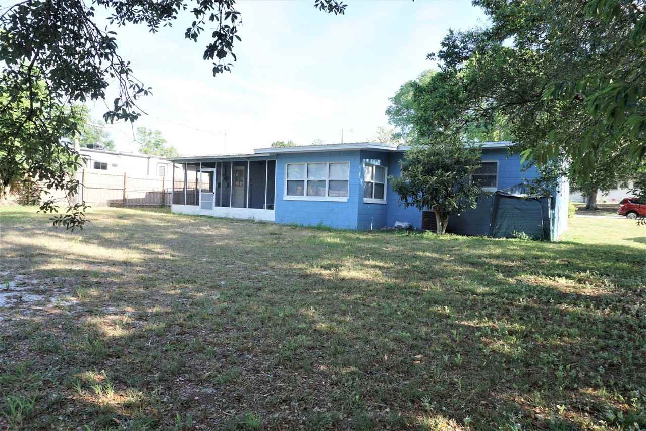 850 Center Ln - Photo 4 of 22