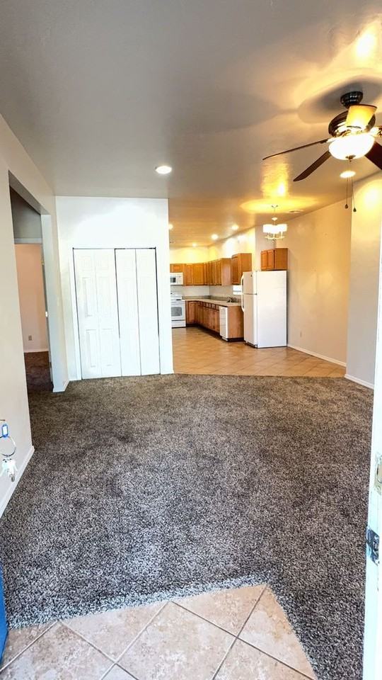 528 S Pierce St - Photo 2 of 9