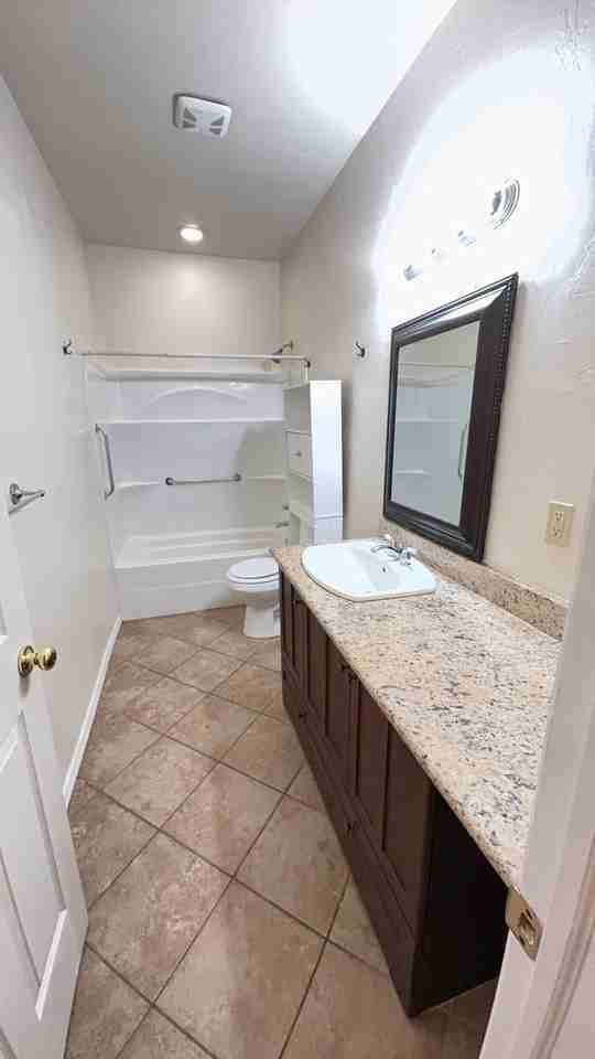 528 S Pierce St - Photo 3 of 9