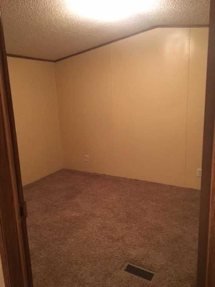 1005 N Main St - Photo 5 of 6