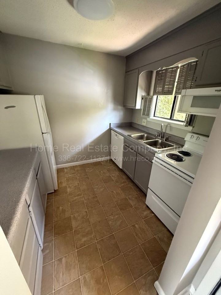 184 Driftwood Ln - Photo 2 of 9