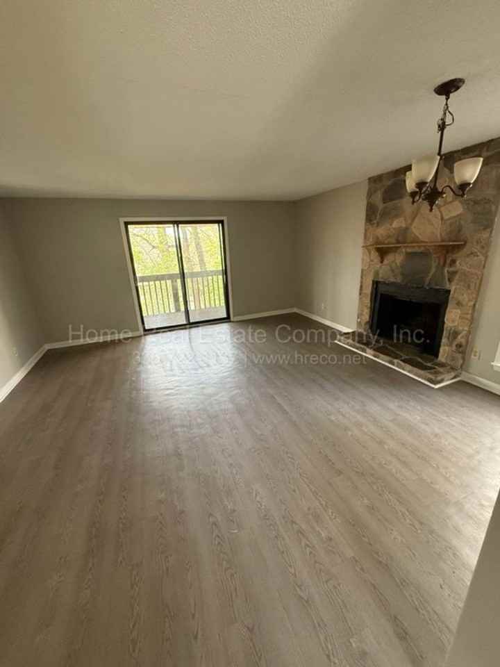 184 Driftwood Ln - Photo 3 of 9