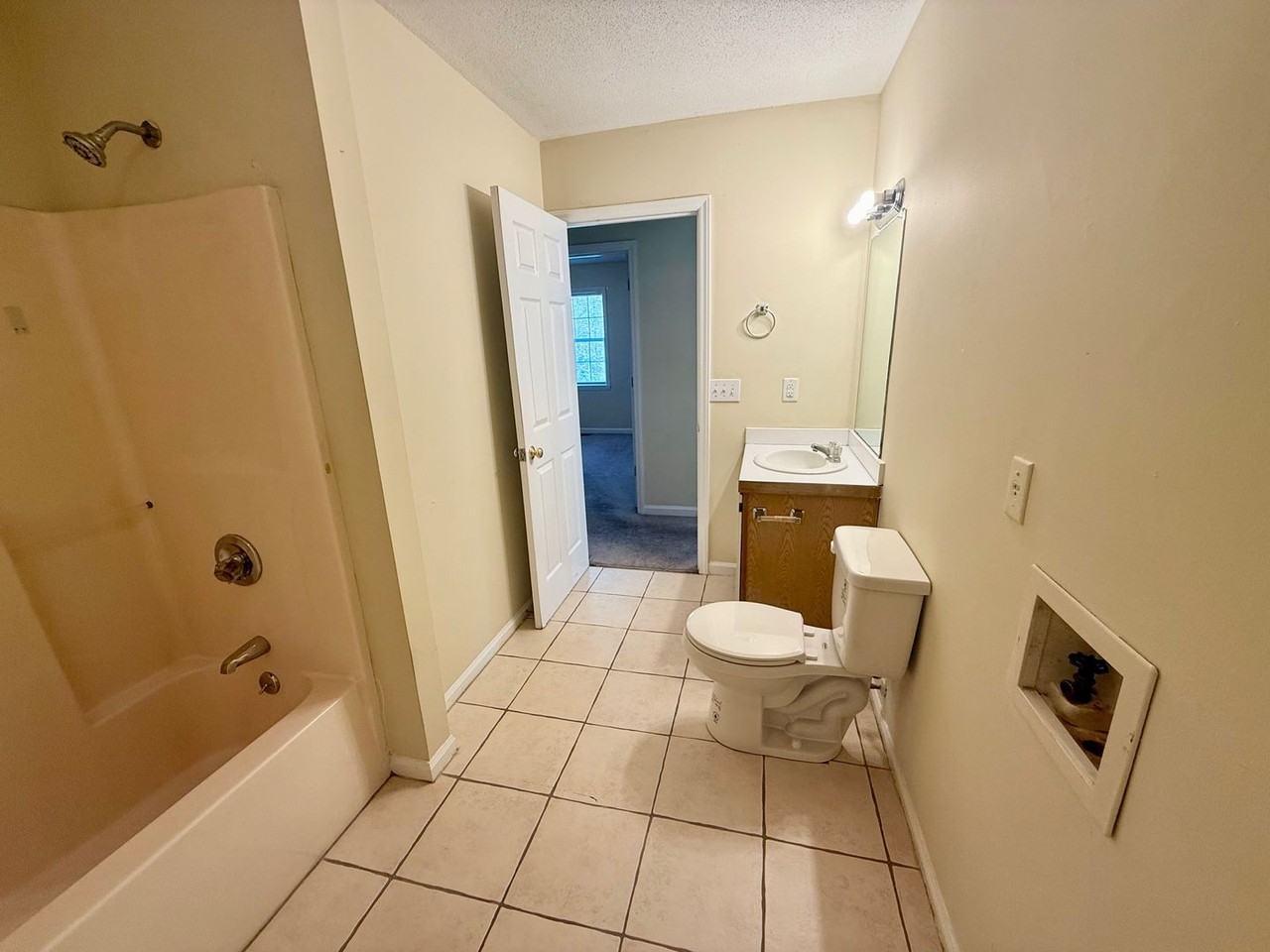 713 E Joyner St - Photo 6 of 9