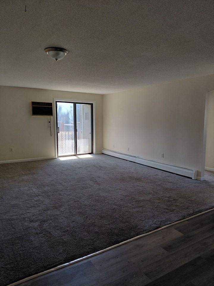 4 Knights Bridge Dr #308 - Photo 2 of 7