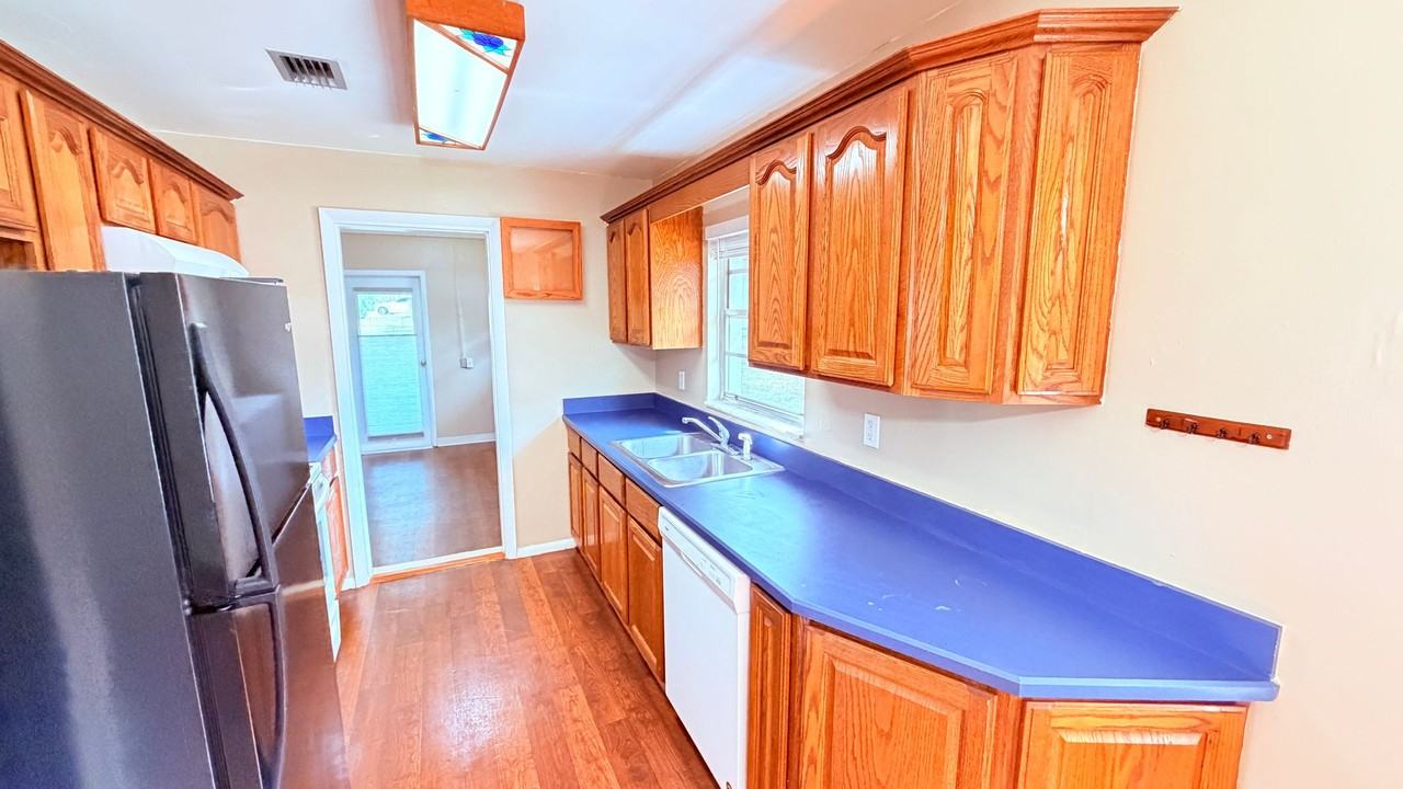 1601 N Normandy Blvd - Photo 6 of 34