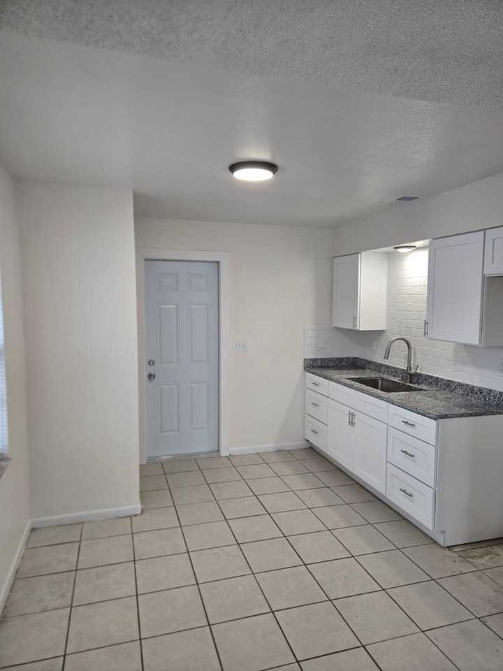 3734 67th Ave N - Photo 5 of 18