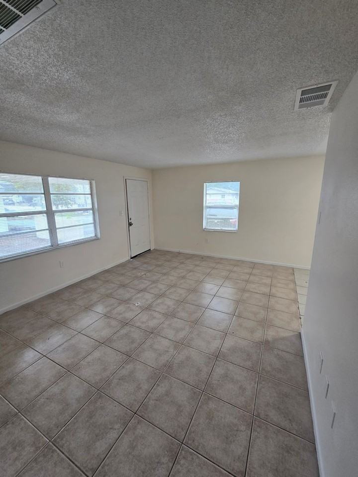 3734 67th Ave N - Photo 6 of 18