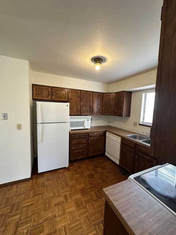 4026 W 13th St - Photo 5 of 29