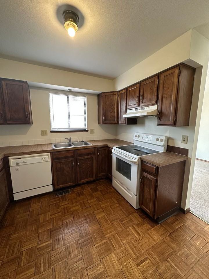 4026 W 13th St - Photo 6 of 29