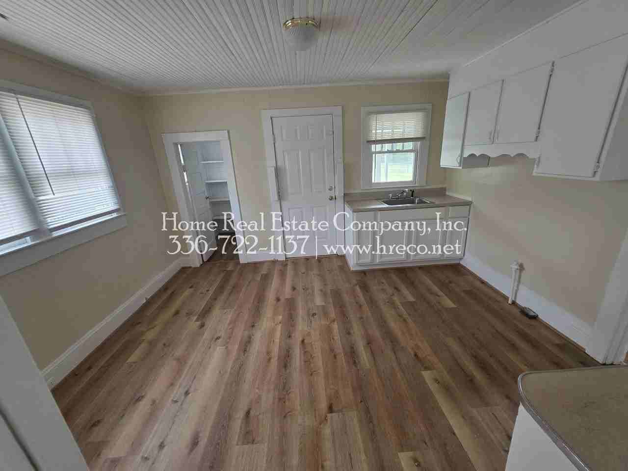 526 E 17th St - Photo 5 of 10