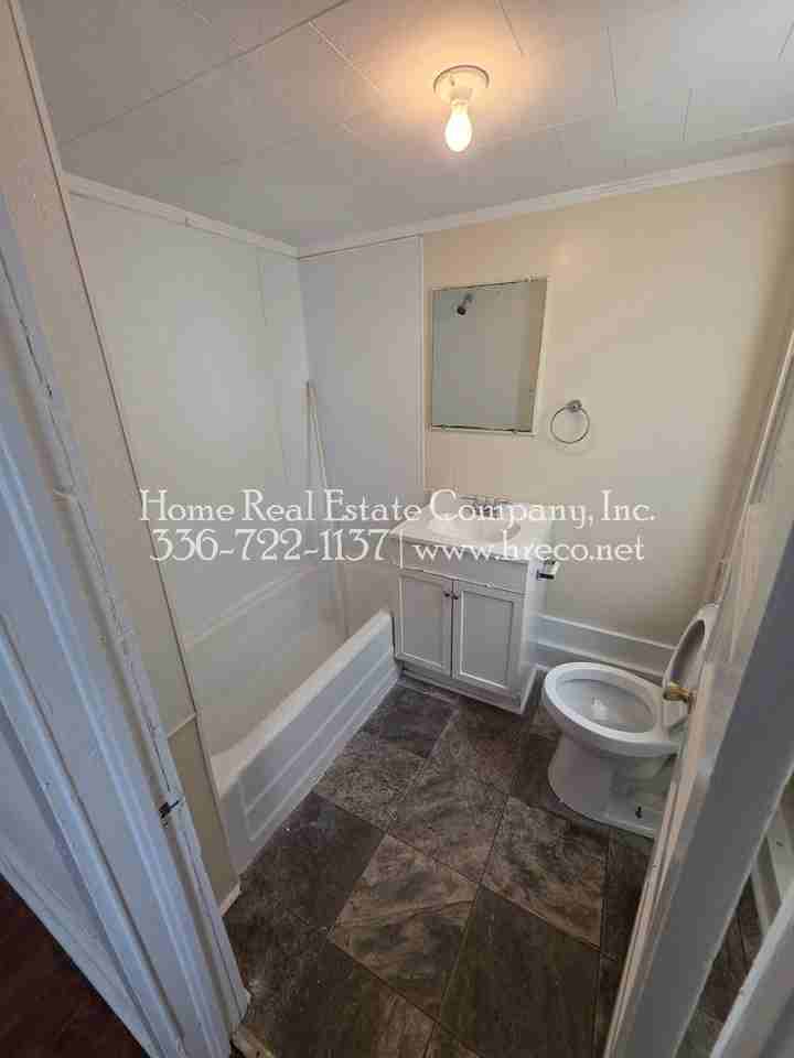 526 E 17th St - Photo 7 of 10