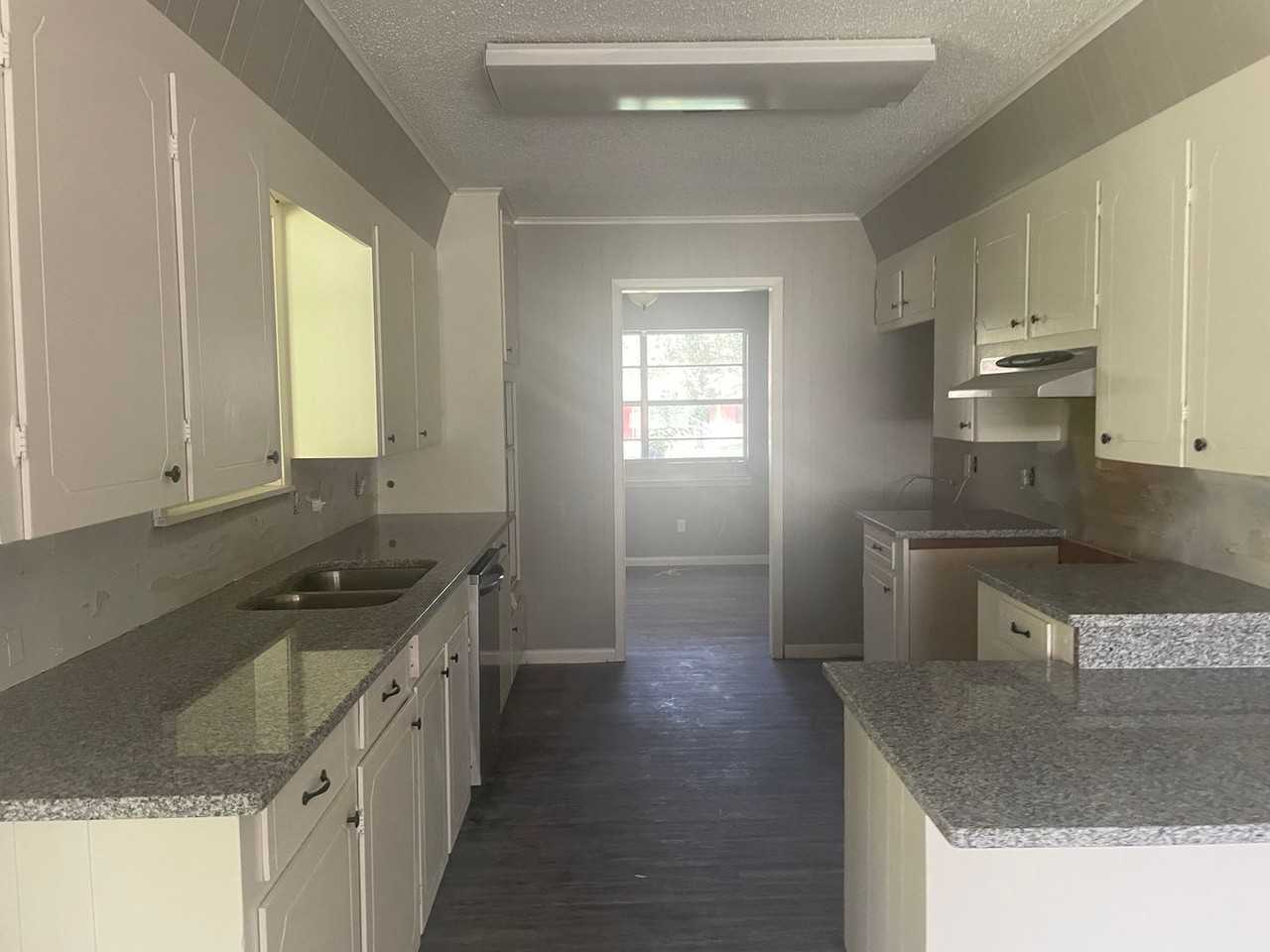 410 Delano St - Photo 2 of 10