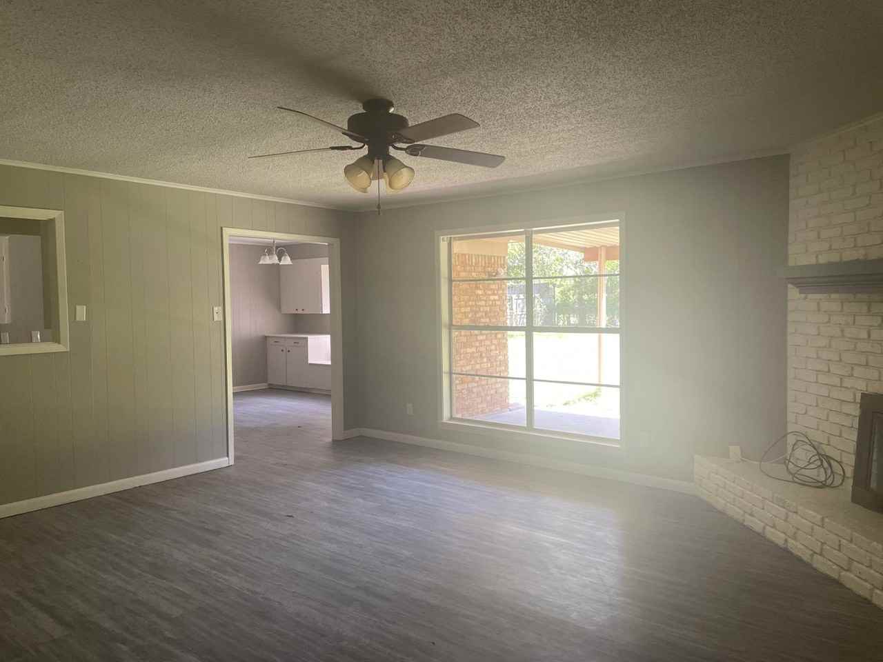 410 Delano St - Photo 3 of 10