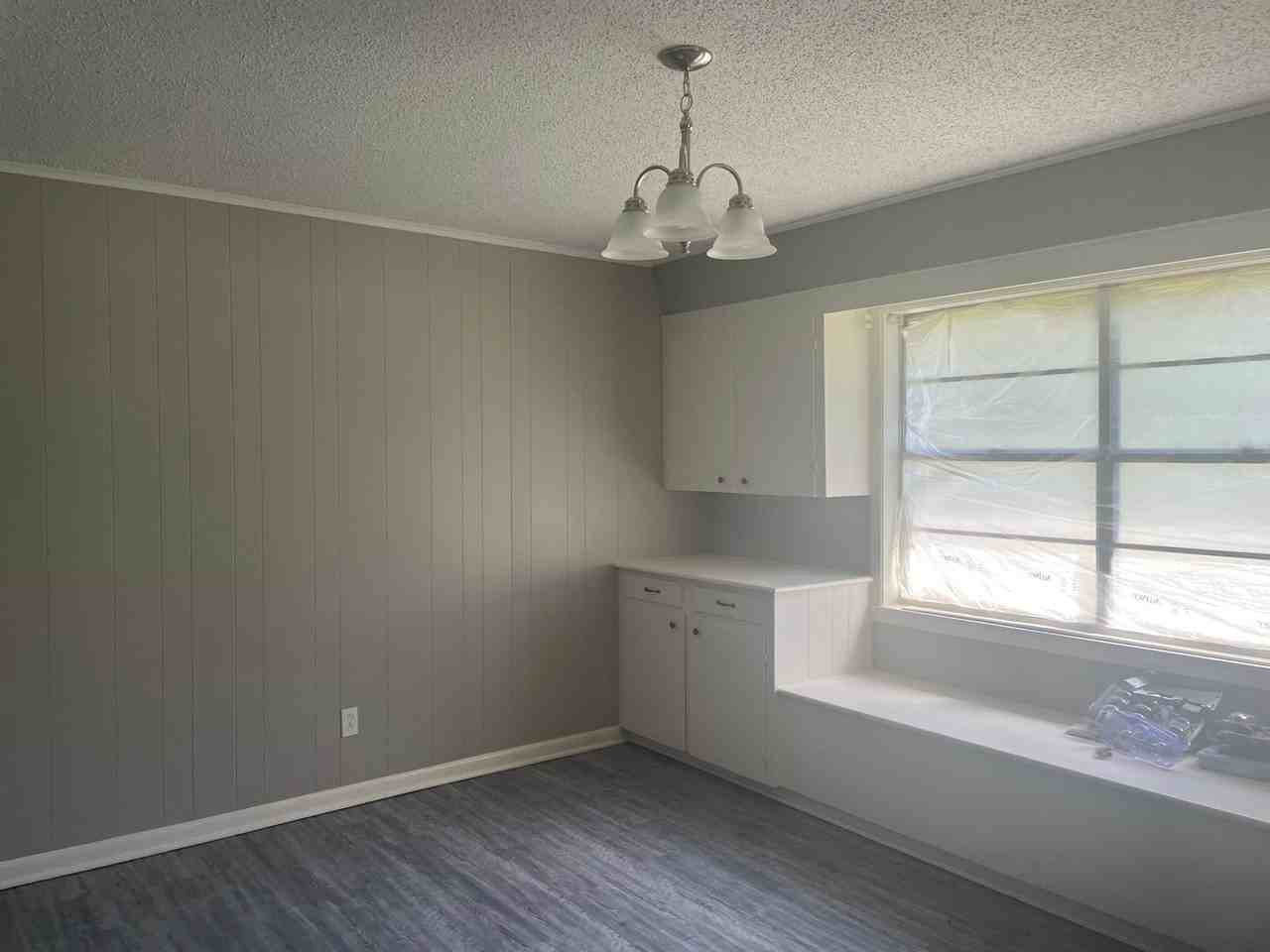 410 Delano St - Photo 5 of 10