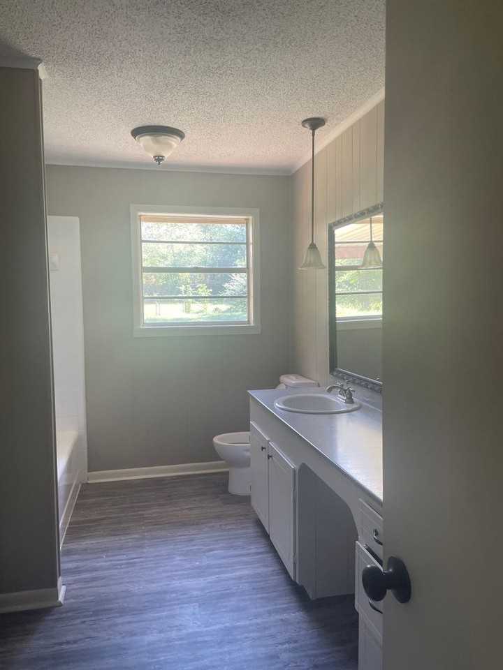 410 Delano St - Photo 7 of 10