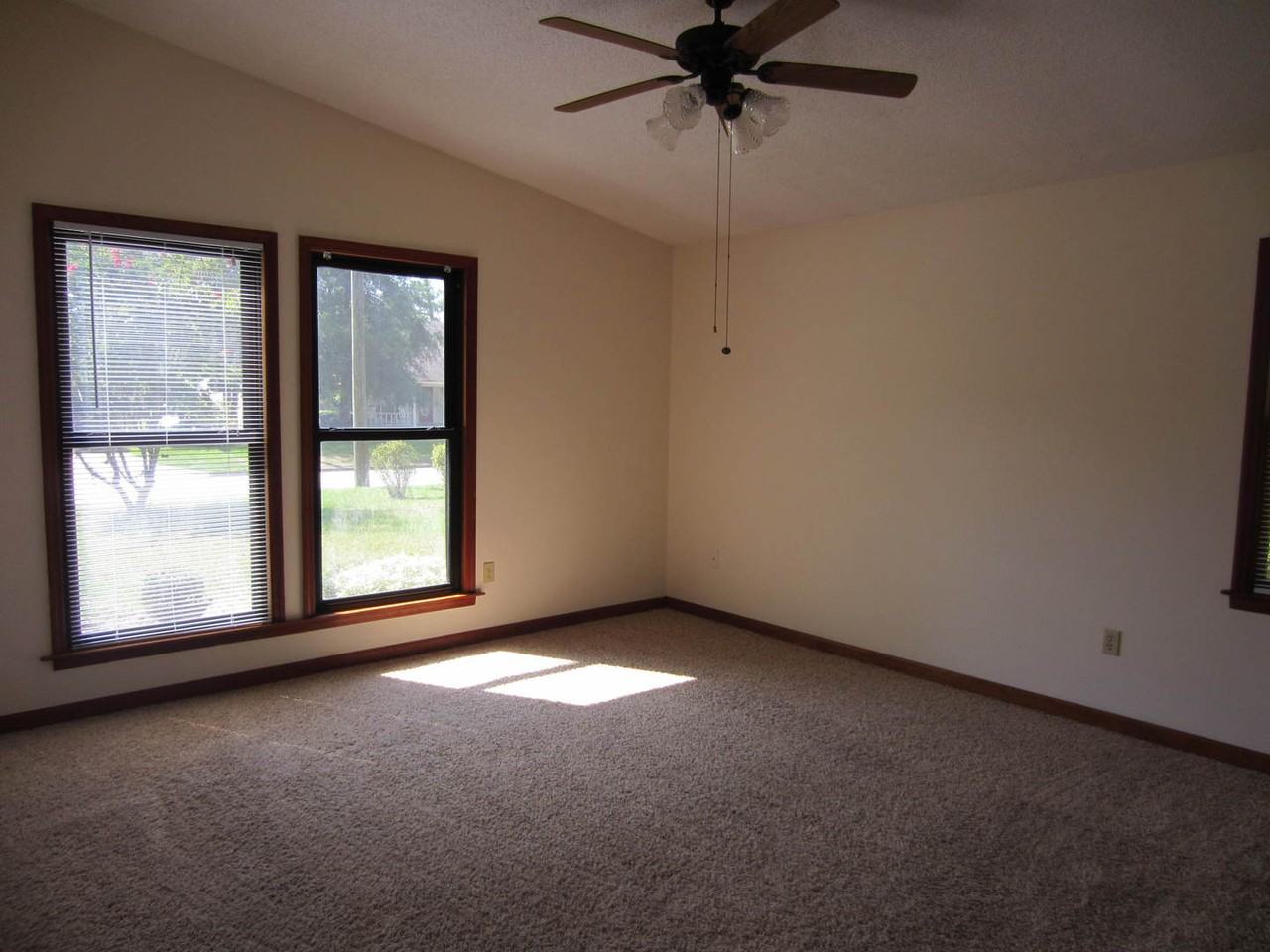 4407 Willow Wood Gate - Photo 4 of 12