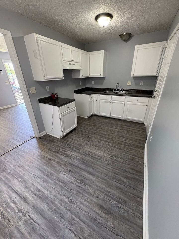 2901 Lake Park Rd - Photo 2 of 10