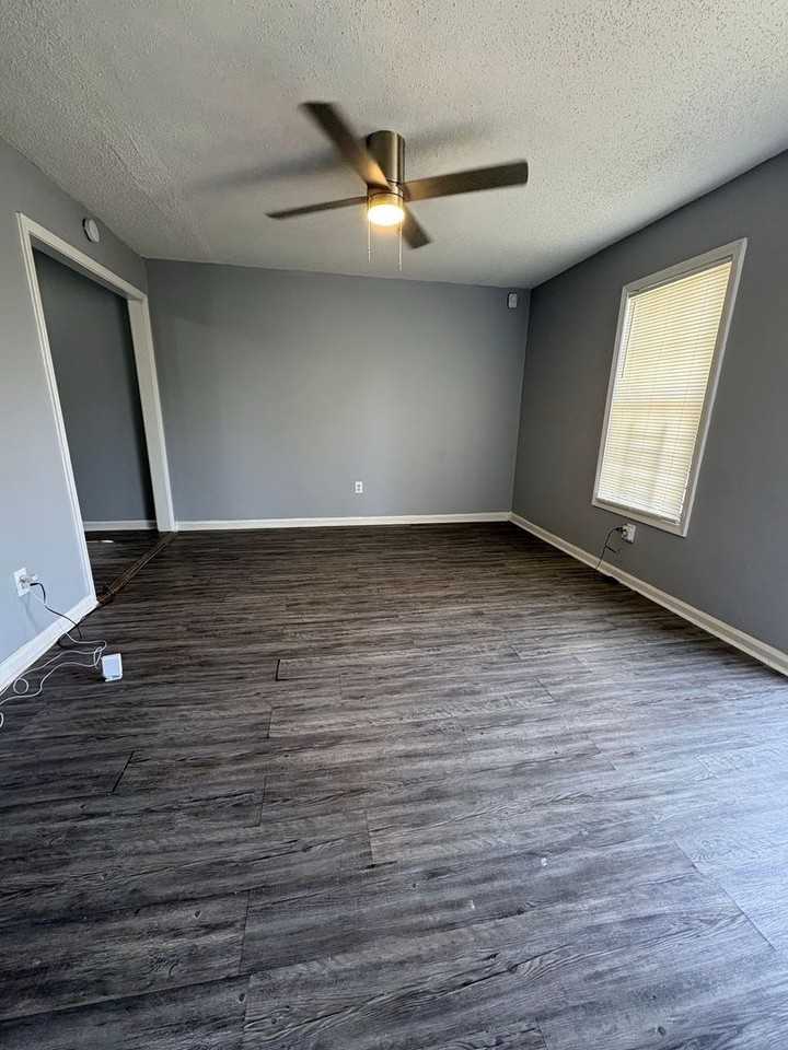 2901 Lake Park Rd - Photo 3 of 10