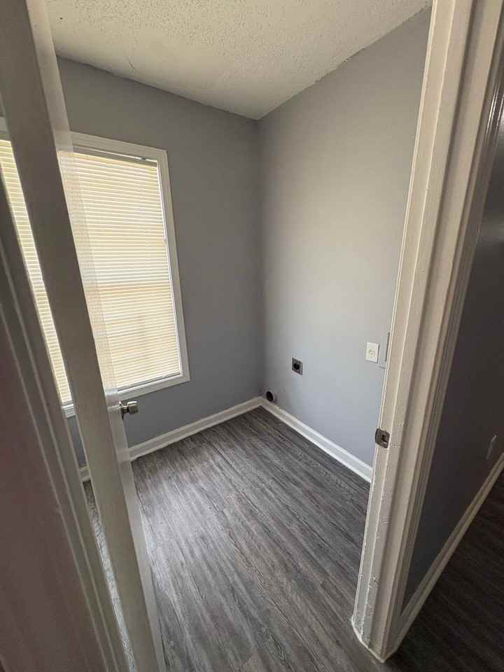 2901 Lake Park Rd - Photo 4 of 10