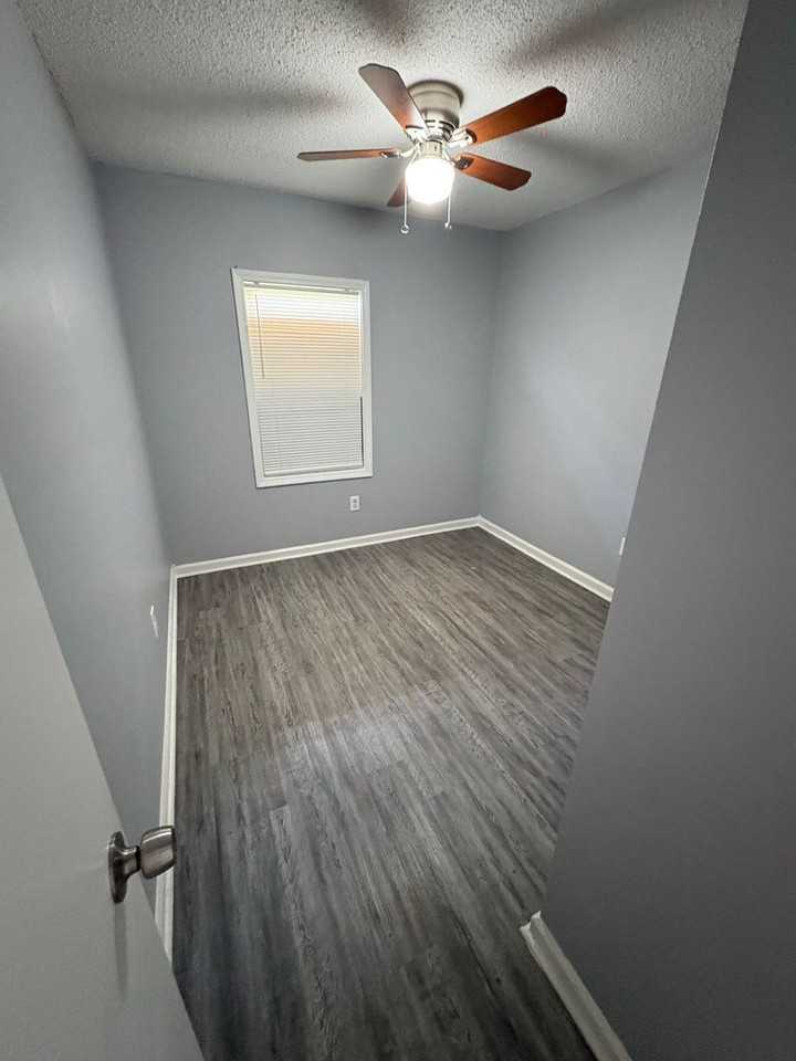 2901 Lake Park Rd - Photo 5 of 10